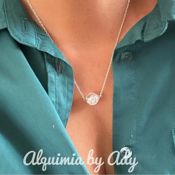 Clear Crackled Quartz 10mm silver minimalist pendant necklace - Picture 1 of 5